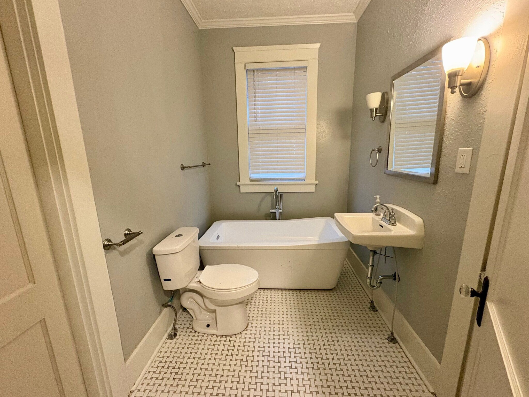 Building Photo - 333 Division Ave