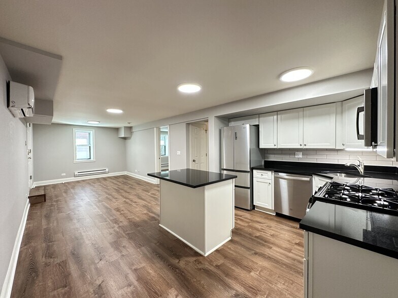 Building Photo - 5748 N Winthrop Ave