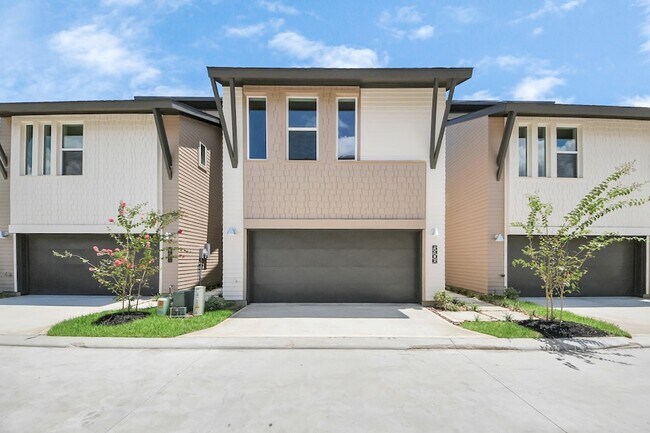 Building Photo - 5903 Urban Pnes St