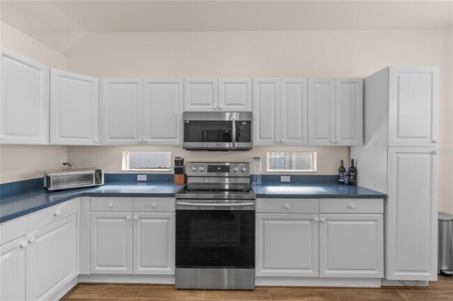 Building Photo - 1937 Scarlett Ave