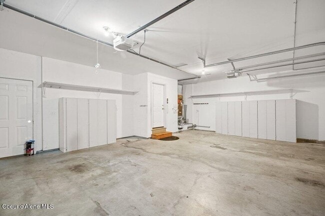 Building Photo - Coeur d' Alene Place!