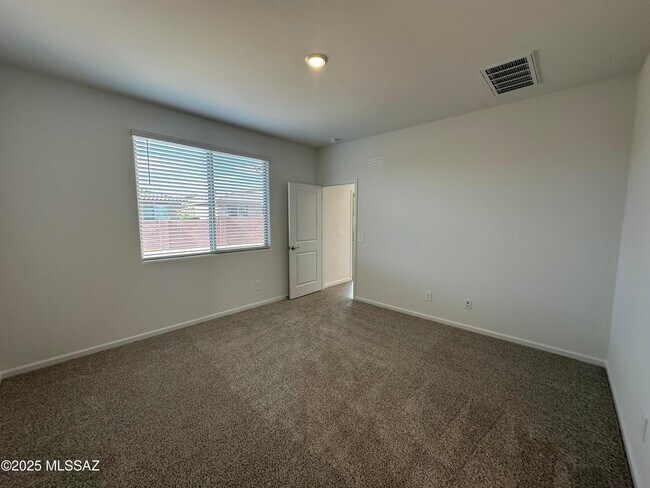 Building Photo - 11890 W Rancho Dr