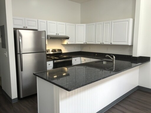 Building Photo - 100 Washington St