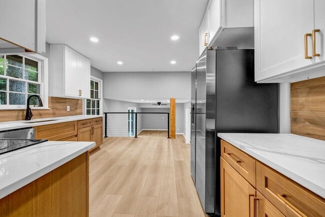 Building Photo - 4260 Bonaparte Dr
