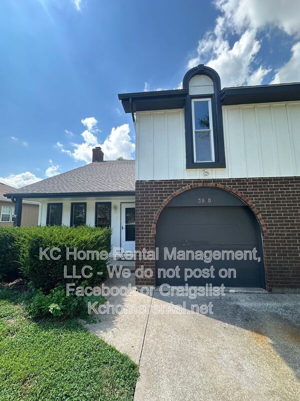 Building Photo - 3870 SW Harbor Dr