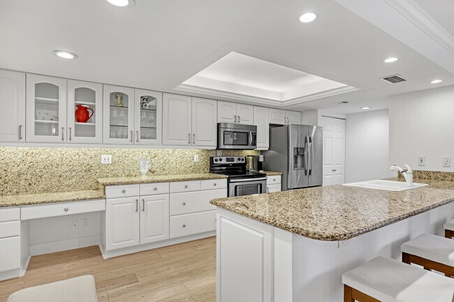 Building Photo - 2455 Lindell Blvd