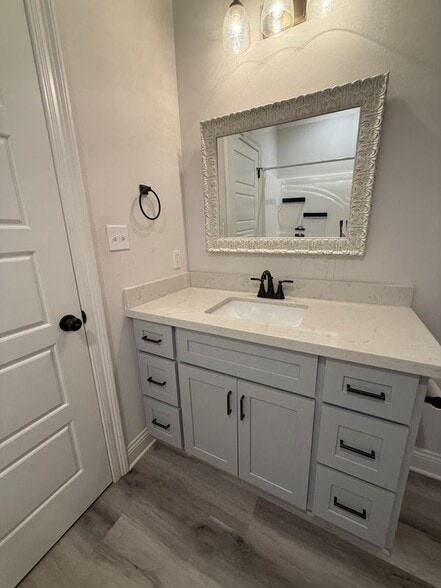 Building Photo - 57415 Oak Ave