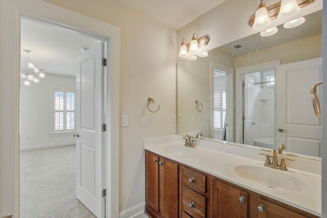 Building Photo - 1811 Luna Ct