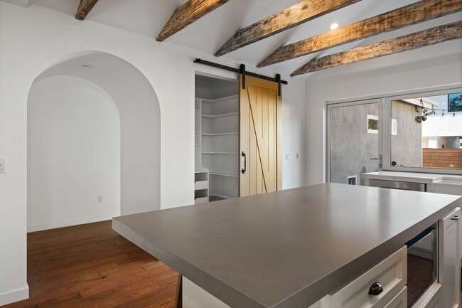 Building Photo - 2813 Military Ave