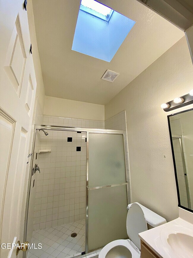 Building Photo - 2215 King James Pl