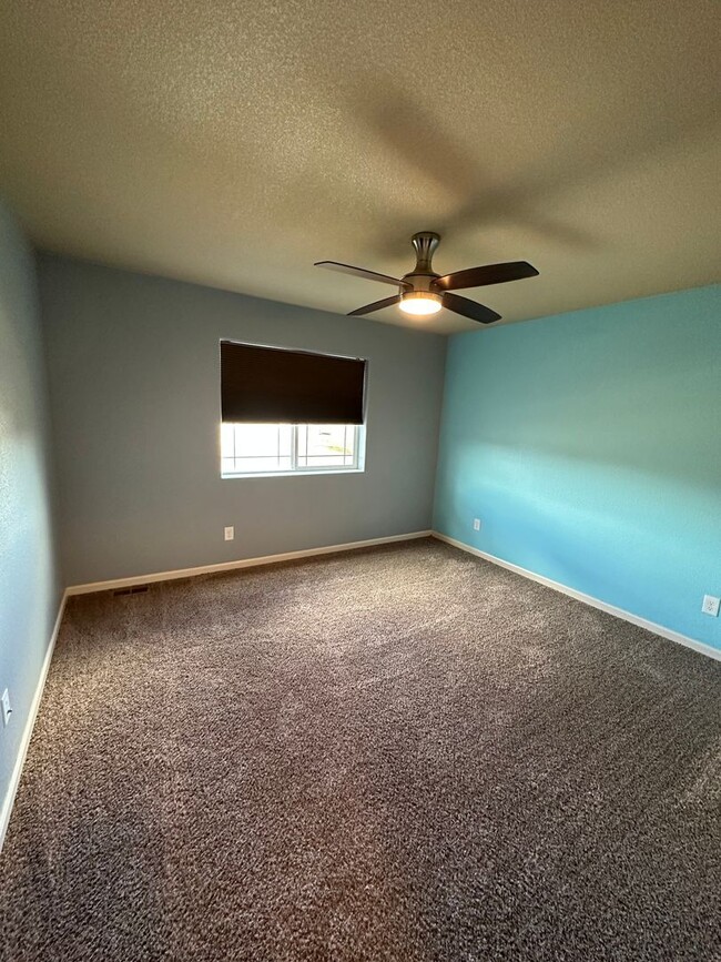 Building Photo - 4 BEDROOM, 3.5 BATHROOM, SINGLE FAMILY HOM...