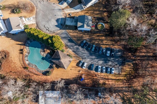 Building Photo - 400 Spring Head Dr SE
