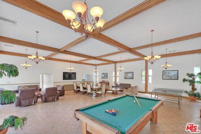Building Photo - 6752 Hillpark Dr