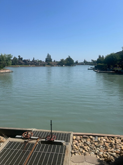 Building Photo - 1659 Blackoak Dr