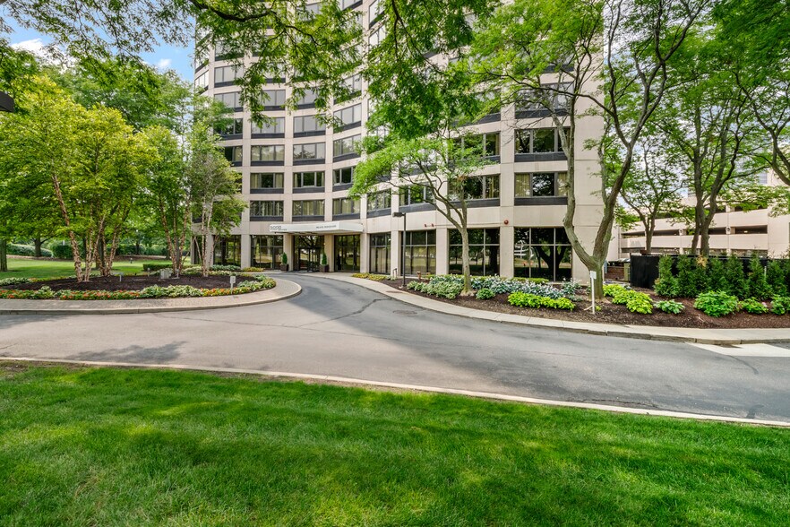 Building Photo - 5000 Town Ctr