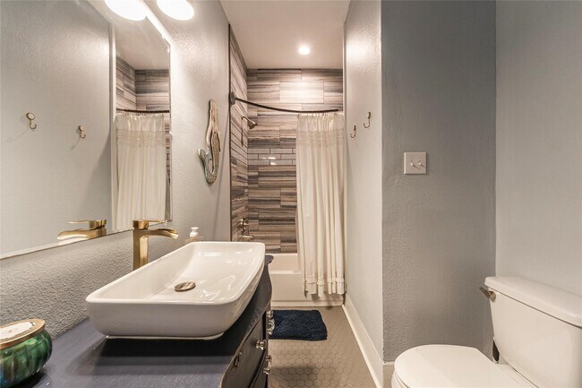 Building Photo - 4508 Avenue O 1/2