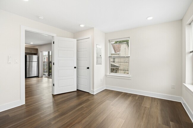 Building Photo - 7620 Ridge Ave