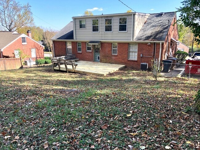Building Photo - 721 Kendall Dr