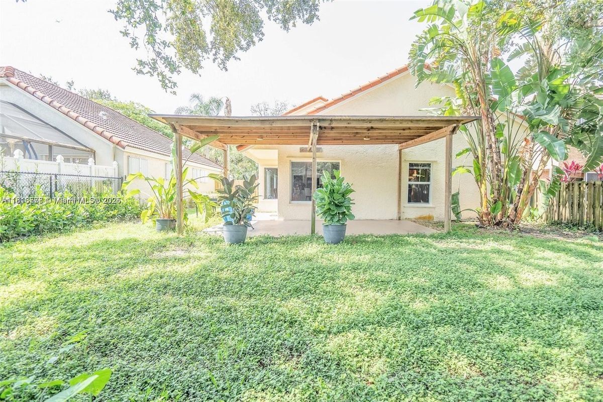 Building Photo - 2675 Oak Park Cir
