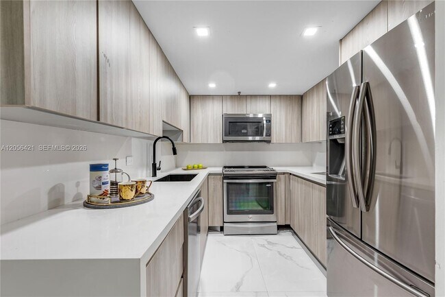 Building Photo - 20505 E Country Club Dr