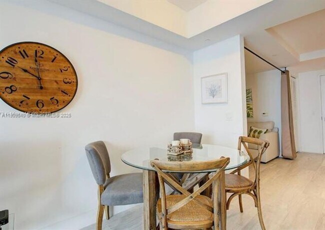 Building Photo - 121 NE 34th St