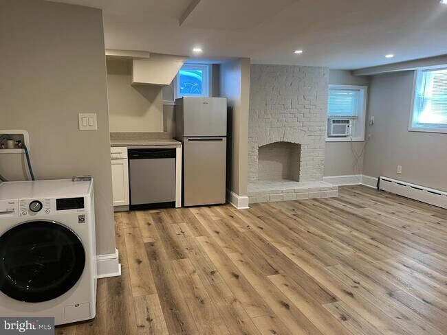Building Photo - 2509 Cliffbourne Pl NW