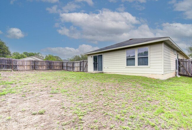 Building Photo - 205 Mood Lake Dr