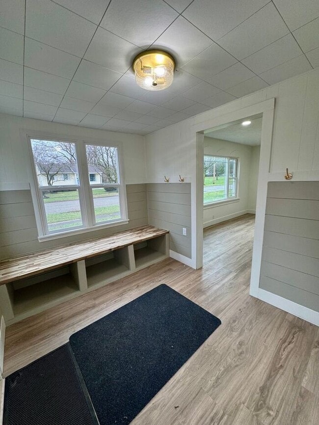 Building Photo - Updated 2 bedroom Niles Home