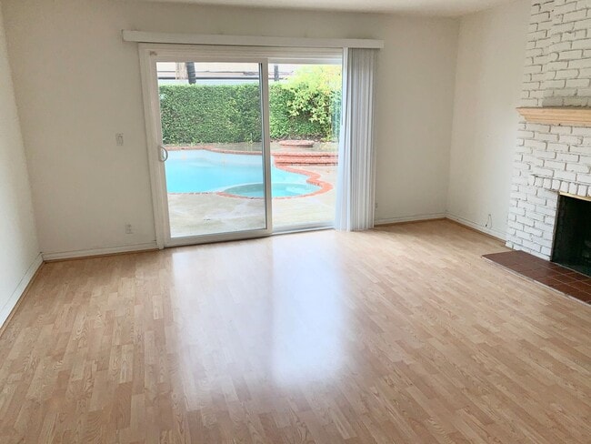 Building Photo - Five Bedroom Single Family Home in Irvine!