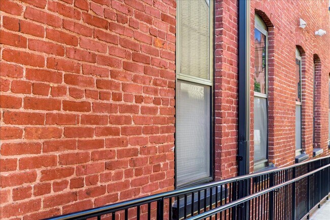 Building Photo - 626 Columbia Ave