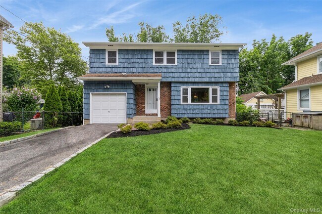 Building Photo - 22 Central St