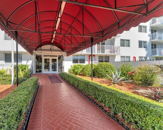 Building Photo - 1251 NE 108th St