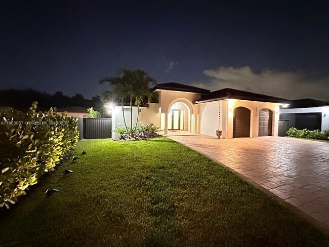 Building Photo - 15750 SW 90th Ave