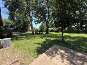 Building Photo - 3 Bd 1.5 Ba beautiful trees great backyard!!!