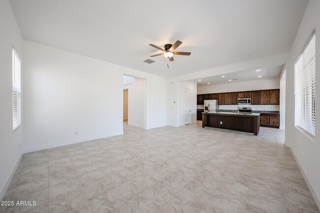 Building Photo - 7662 W Crabapple Dr