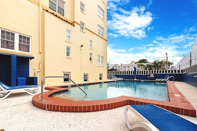 Building Photo - 1300 Collins Ave