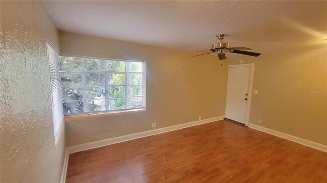 Building Photo - 520 11th Ave N