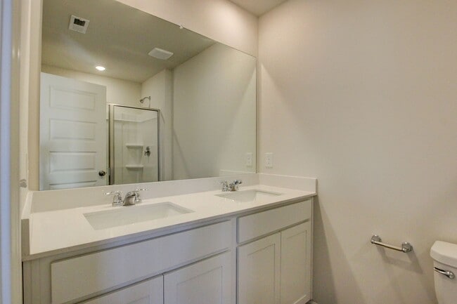 Building Photo - Wow!! 18-month lease in Sango!!