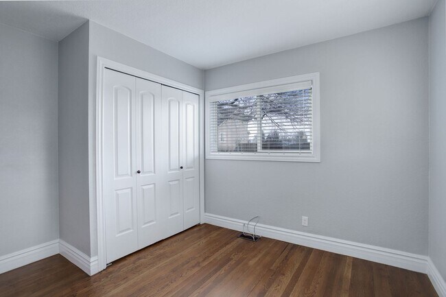 Building Photo - 4 Bed | 2 Bath | Spacious Backyard | Prime...