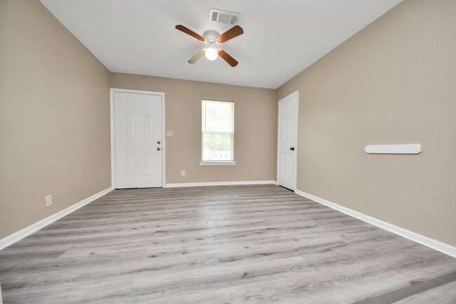 Building Photo - 17111 River Rd