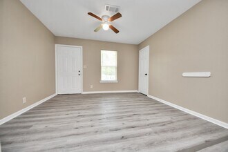 Building Photo - 17111 River Rd