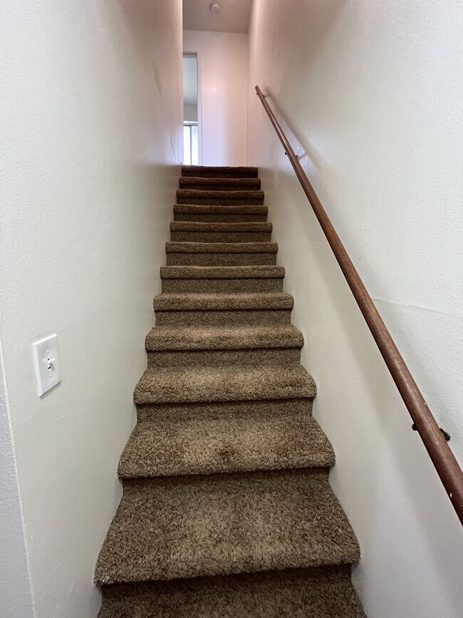 Building Photo - 118 W Colby Ln