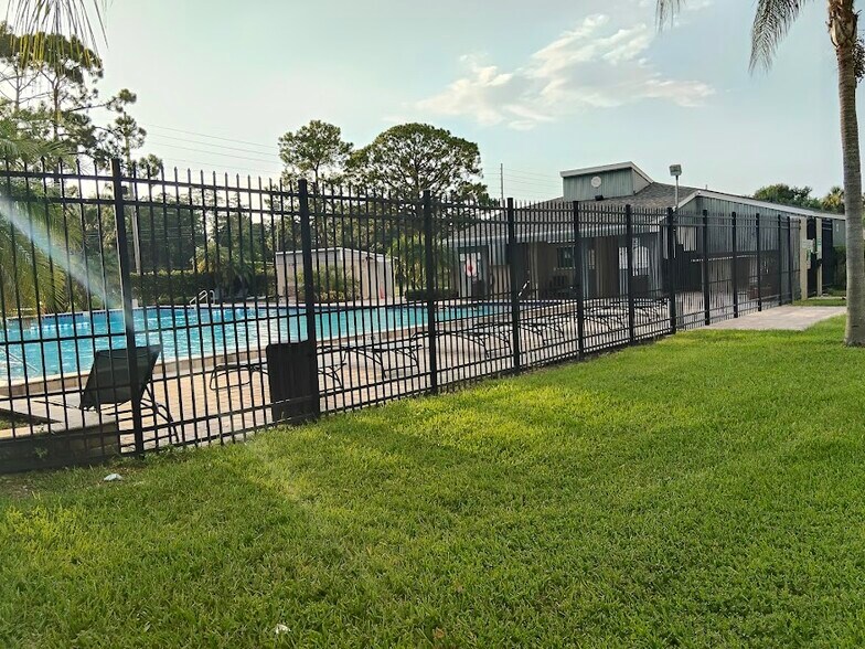 Swimming Plool - 4377 White Pine Ave