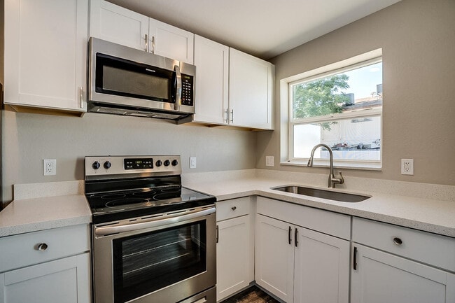 Building Photo - 215 S Doran