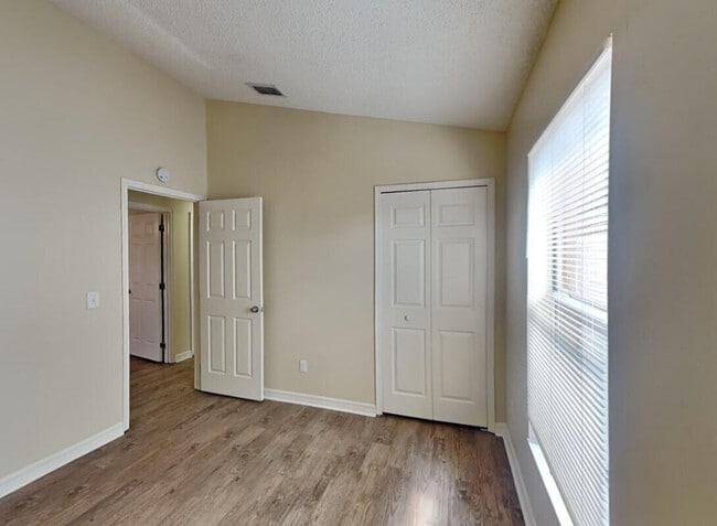 Building Photo - 3651 SW Voyager St