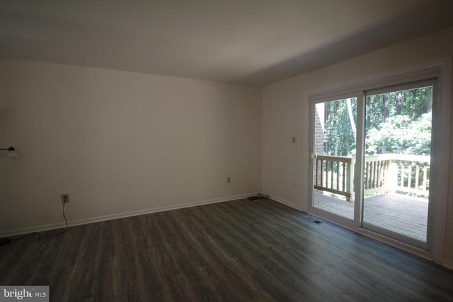 Building Photo - 7843 Briardale Terrace