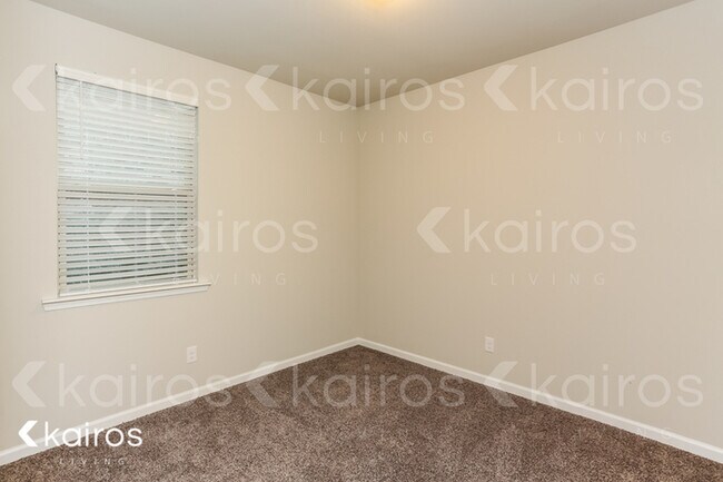 Building Photo - 6431 Tiger Pointe Dr.