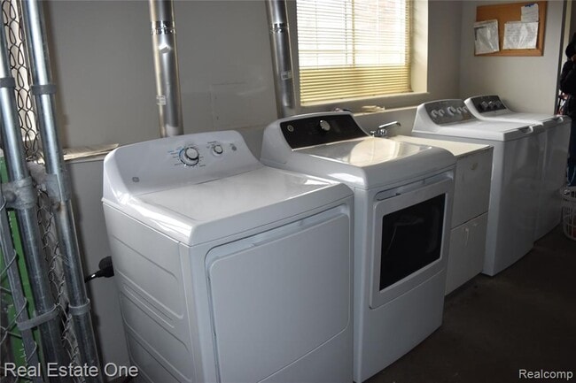 Building Photo - 460 Baldwin Ave