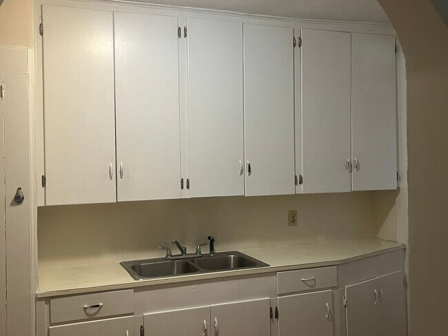 Building Photo - Waccamaw Avenue - Student Rental