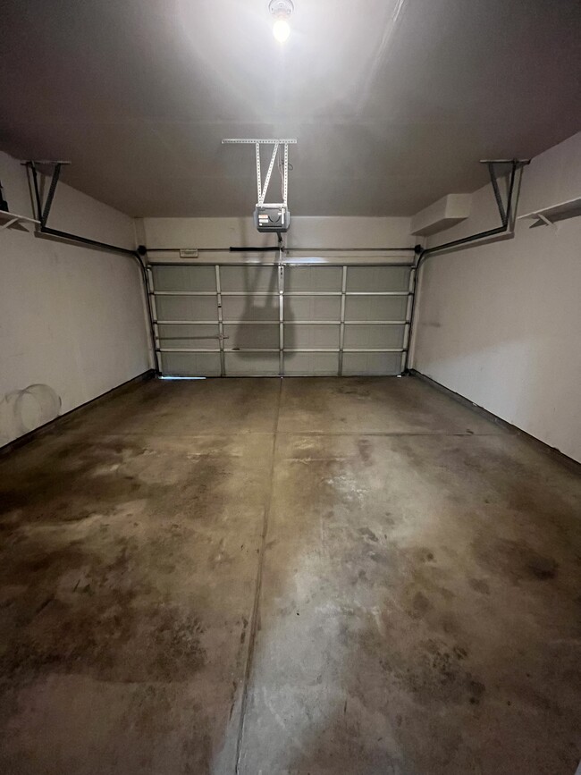 Building Photo - 9355 Villa Creek Dr